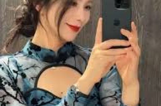 两人搭建“吃瓜”微信群散播大量“八卦”信息，官方辟谣后仍转发虚假信息，双双获刑