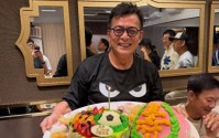 香港知名男星提前庆生！谭咏麟关礼杰等到场，退圈后仍人缘爆棚