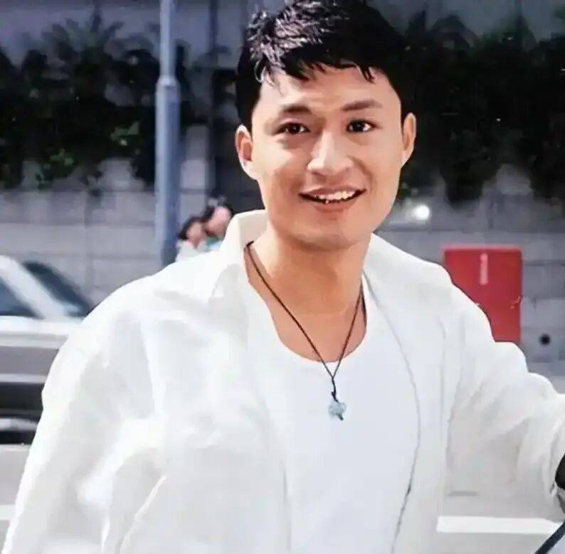 他什么时候退圈的？