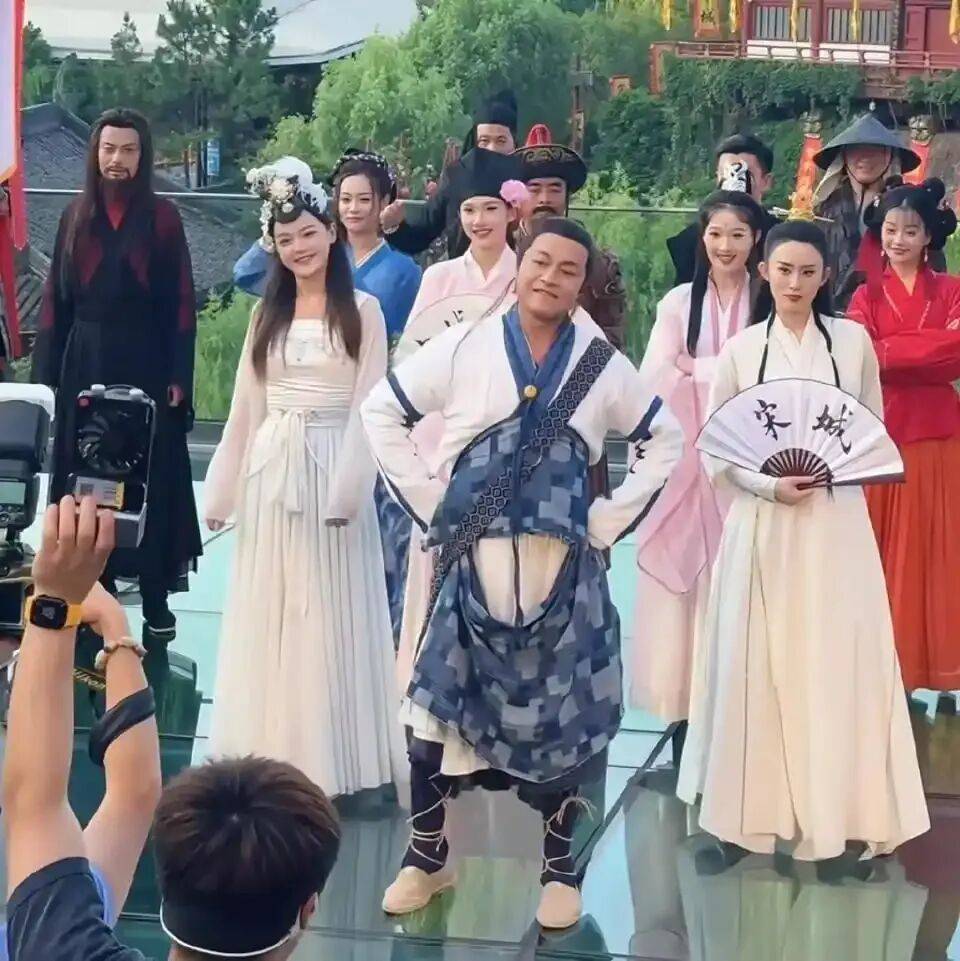 他什么时候退圈的？